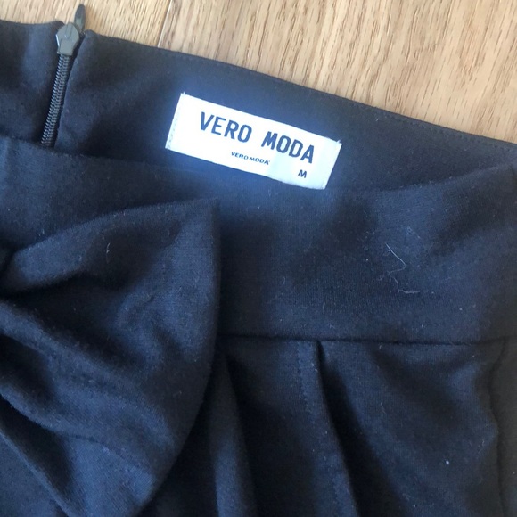 Vero Moda Mini Skirt - Picture 2 of 3